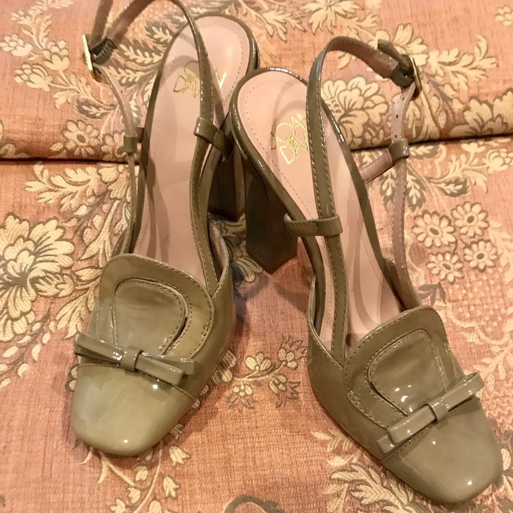 Joan & David Olive Green Patent Slingback Heels